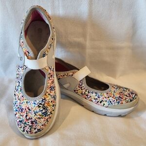 Bzees Brisk Women’s Multicolor Pixel Mary Jane Flats Shoes Sz 9